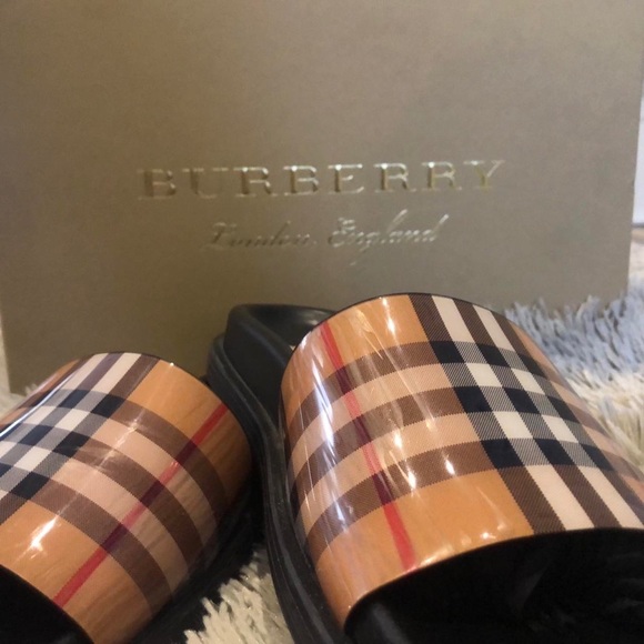 COPY - 100% AUTHENTIC Burberry slides✨ - Picture 3 of 4